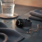 워치8 알루미늄 A calm, dark-tiled surface next to a gla