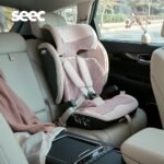 맥스 아이진2 A side profile of the car seat, with the