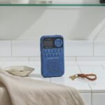 라디오 미니 소형 Surface: Clean white subway tile. Props: